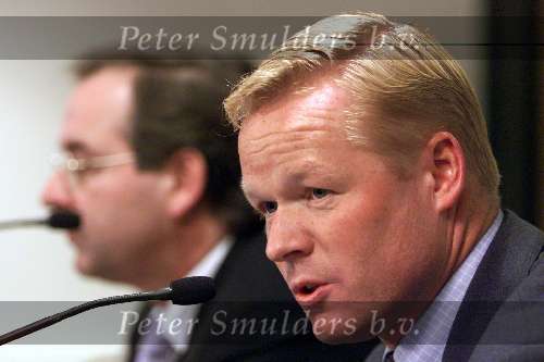 Arnhem, 30 november 1999
Ondertekening kontrakt bij Vitsse voor 2 1/2 jaar
RONALD KOEMAN