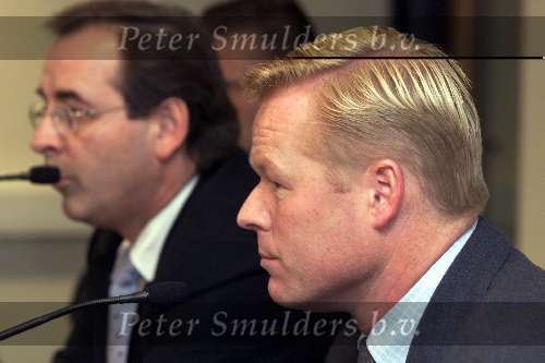 Arnhem, 30 november 1999
Ondertekening kontrakt bij Vitsse voor 2 1/2 jaar
RONALD KOEMAN