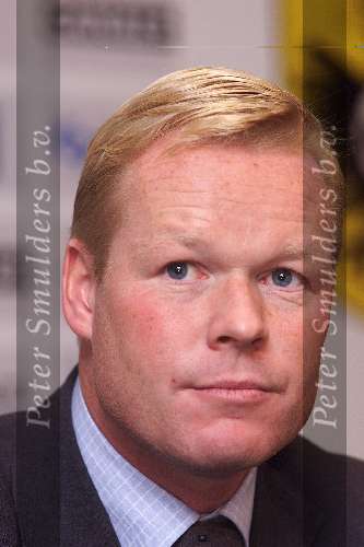 Arnhem, 30 november 1999
Ondertekening kontrakt bij Vitsse voor 2 1/2 jaar
RONALD KOEMAN
