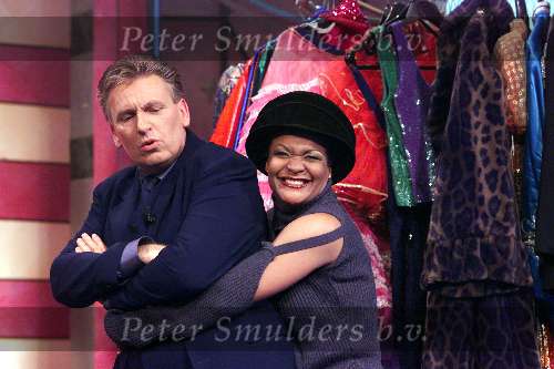 Aalsmeer 8-12-1999
Sterrenplaybackshow van Hennie Huisman.
Ruth Jacoth en Henny Huisman