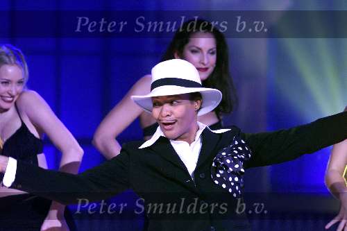 Aalsmeer 8-12-1999
Sterrenplaybackshow van Hennie Huisman.
Ruth Jacoth als Louis Vega