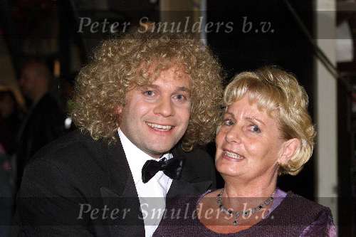 Aalsmeer 7 december 2000
Sterrenplayback show met Carlo Boshard als Gordon met moeder