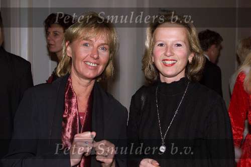 Scheveningen 18 december 2000
Kerstborel Princess in het circustheater.
Helma v Wesel met vriendin