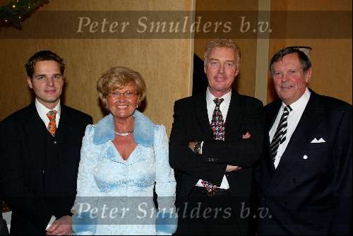 Amsterdam 17 decmber 2001
Princess kerstborrel in het Grace Theater.
Tom Westermeijer met vrouw en Andre v Duin met Eelco