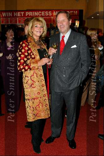 Amsterdam 17 decmber 2001
Princess kerstborrel in het Grace Theater.
Astrid Engels met een vriend