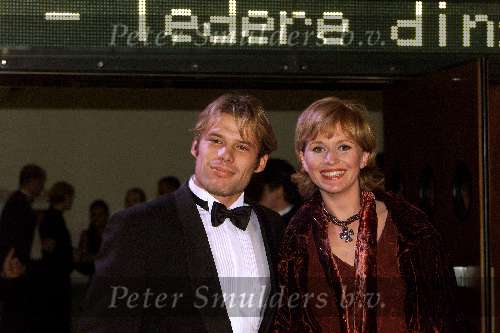 ROTTERDAM 11 december 2001
Premiere Lord of Rings in Rotterdam Pathe.
Arianne Spier en Bart BB