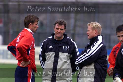 AMSTERDAM 3 december 2001
Ronald Koeman , 1e training bij AJAX. 
 samen met Ruud Krol en Bergdolmo