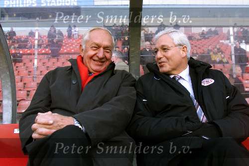 Eindhoven, 9 december 2001
Kompetitie Seizoen 2001/2002
PSV - FC Twente, eindstand 1-0
Dr. Carel v d Brekel en Cees Rein v d Hoogenband