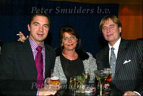 Amsterdam 17 decmber 2001
Princess kerstborrel in het Grace Theater.
Hein Vergeer Carlitta v d Valk en een kennis