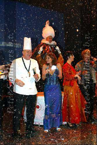 Amsterdam 17 decmber 2001
Princess kerstborrel in het Grace Theater.
Cas Spijkers en Maaike Widdershoven