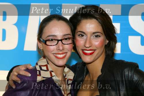 Amsterdam 16 decmber 2001
Uitreiking TV babes award in de Kroon.
TMF VJ Christina Bozilopic met zus