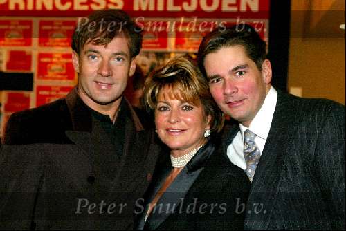 Amsterdam 17 decmber 2001
Princess kerstborrel in het Grace Theater.
Gerard Joling en Christine Kroonenberg