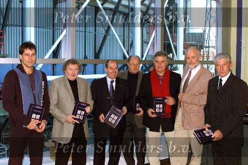 Rotterdam 10 december 2001
Presentatie Feyenoord boek met Rinus Israel, Coen Moulijn,Wim Jansen, Cor v d Gijp,Joop Hiele, Rob Jacobs en Kees Jansma en Bert Nederlof