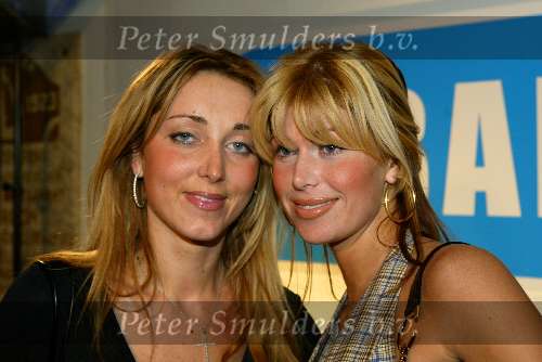 Amsterdam 16 decmber 2001
Uitreiking TV babes award in de Kroon.
Estelle Gullit met een vriendin