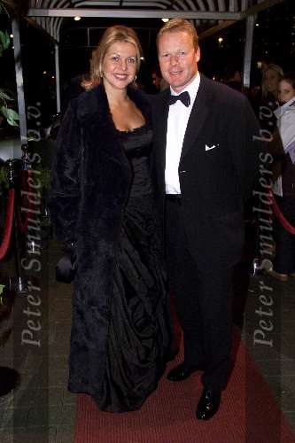 ROTTERDAM 10 december 2001
Rene Froger in Ahoy
Ronald Koeman met vrouw Bartina koeman
