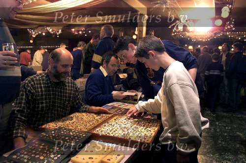 Valkenswaard, 16 december 2000
Ruilbeurs en koopbeurs voor Voetbalartikelen zoals stickers, plaatjes, boeken speldjes etc etc.
Voetbalbeurs