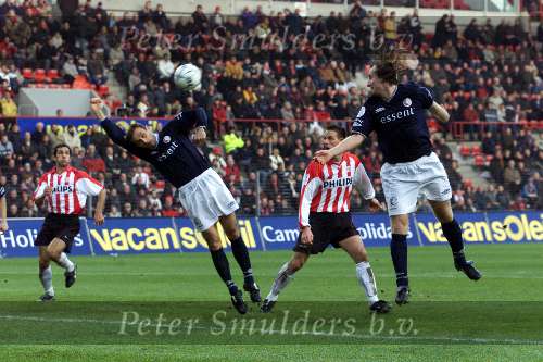 Eindhoven, 9 december 2001
Kompetitie Seizoen 2001/2001
PSV - FC Twente, eindstand 1-0
Spira Grujic en Jan Venngeoor of Hesslink en Patrick Pothuizen aanval van PSV op het doel van FC Twente