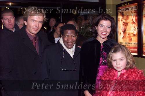 Amsterdam 11 december 2000
Premiere de Zwarte Meteoor.
Tom Egbers met zijn vrouw en dochteren de voetballer waar de film over gaat.