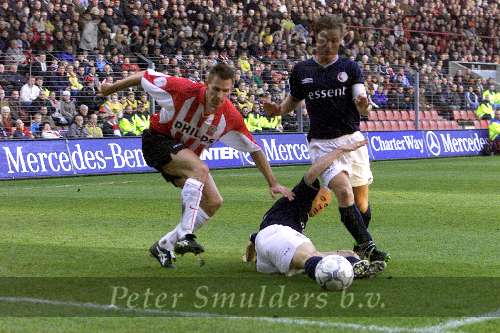 Eindhoven, 9 december 2001
Kompetitie Seizoen 2001/2001
PSV - FC Twente, eindstand 1-0
Tommy v d Leegte en Andre Ooijer