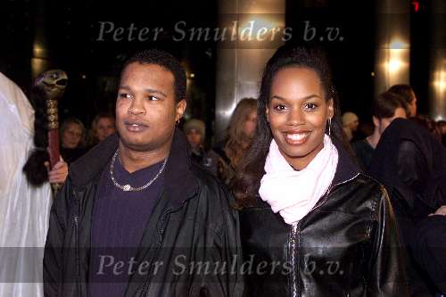 ROTTERDAM 11 december 2001
Premiere Lord of Rings in Rotterdam Pathe.
Yasmin Sendar met broer