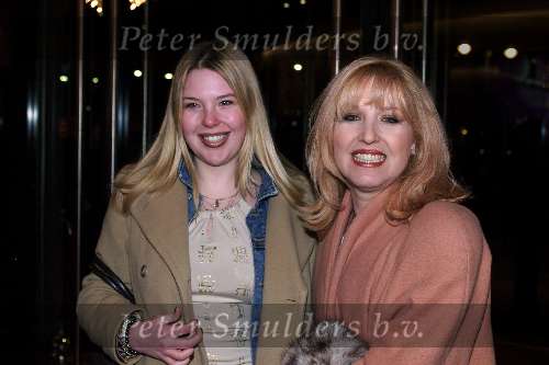 Scheveningen 18 december 2000
Kerstborel Princess in het circustheater.
Yvonne Keeley met dochter