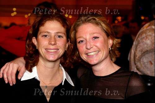 Amsterdam 17 decmber 2001
Princess kerstborrel in het Grace Theater.
Barbara Barend met haar zus

Peter Smulders bv