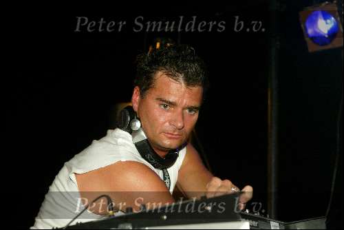 Curacao 26 december 2002

Chemistry feest bij mambo beach. Aanwezig , Micha Klein, Dj Marcello, DJ Marysol, Nicky Nicole, Dirk Zeelenberg, Anouk Voorveld, Edwin Smulders, Ryan v Esch en Melanie Louwers

Peter Smulders bv