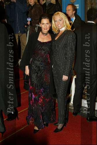 Amsterdam 11 december 2002
Premiere Lord of the rings II
Ellemieke Vermolen en Stella Gommans