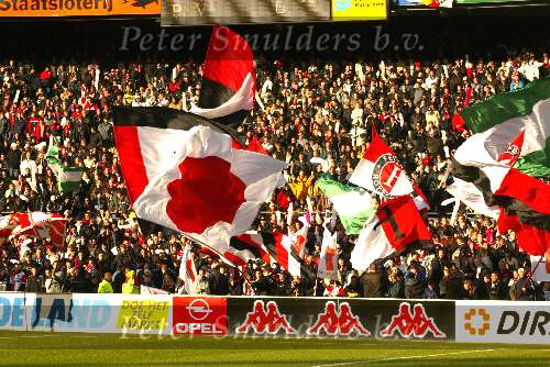 Rotterdam 16 decmber 2001
Feyenoord-PSV 0-0
Feyenoord publiek met vlaggen