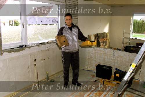Fijnaart 4 december 2001
Frans Bauer aan het werk in zijn nieuwe huis