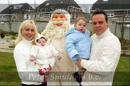 Fijnaart 14 december 2002
Frans Bauer met Christian Mariska en Jan bij kerstman.