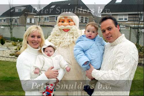 Fijnaart 14 december 2002
Frans Bauer met Christian Mariska en Jan bij kerstman.