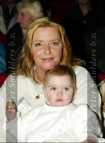 Kaatsheuvel 8 december 2002
Premiere wintershow in efteling.
Hanny met dochtertje