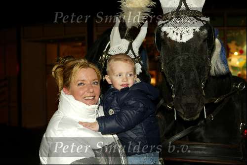 Kaatsheuvel 8 december 2002
Premiere wintershow in efteling.
Hanny met dochters