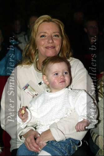 Kaatsheuvel 8 december 2002
Premiere wintershow in efteling.
Hanny met dochtertje