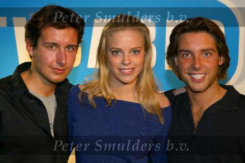 Amsterdam 16 decmber 2001
Uitreiking TV babes award in de Kroon.
Zonen Hans Kazan