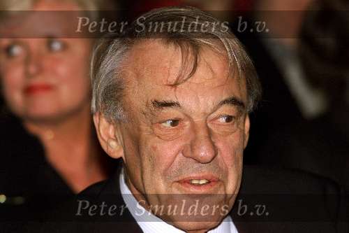 Amsterdam 11 december 2001
Uitreiking prijs van het Prins Claus fonds i .
Hans v Mierlo