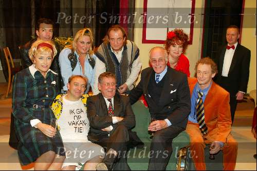 Den Bosch 2 december 2002
Premiere Tel uit je winst met Jon v Eerd, Inge Iepenburg, Laus Steenbeeke, Marjolein Algera, Filip Bolluyt, Istvan Hitzelberger Maya van den Broecke, Albert Verlinden, John Lanting, Danny de  Munck, Isa Hoes , Antonie Kamerling, Catharine Keyl,  Robert Long Tony Neef Gerard Cox Henk Bres, bruni heinke Seth Gaaikema Hans Cornelissen, John Leddy Cilly Dartell Loeki Knol Antje Monteiro

Peter Smulders bv