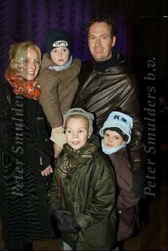 Kaatsheuvel 8 december 2002
Premiere wintershow in efteling.
Jochem v Gelder met gezin