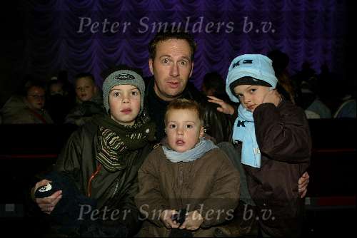 Kaatsheuvel 8 december 2002
Premiere wintershow in efteling.
Jochem v Gelder met gezin