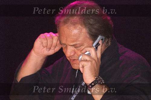 ROTTERDAM 10 december 2001
 Rene Froger in Ahoy
John v Katwijk met gsm