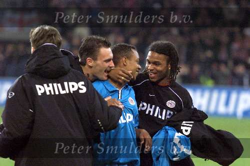 EINDHOVEN 6 DECEMBER 2001
PSV-PAOK SALONIKI 4-1
Nyron Wau en Jurgen Colin