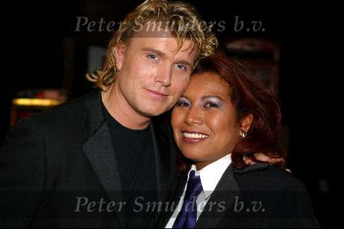Amsterdam 17 decmber 2001
Princess kerstborrel in het Grace Theater.
Hans Klok met Justine Pelmelay