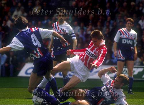 Juul Ellerman spelend voor PSV Tegen Willem II