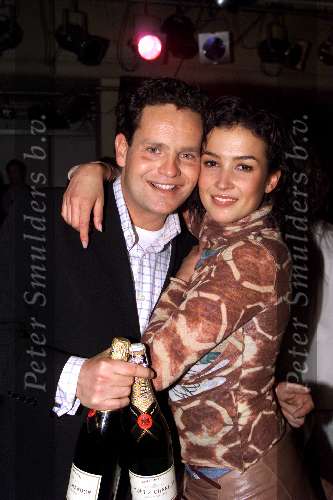 AMSTERDAM  9 DECEMBER 2001
Opening Paleis Soestdijk in Amsterdam door Katja Schuurman 
Katja met champagne en Dirk Zeelenberg