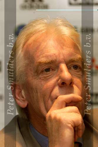 AMSTERDAM 3 december 2001
Leo Beenhakker