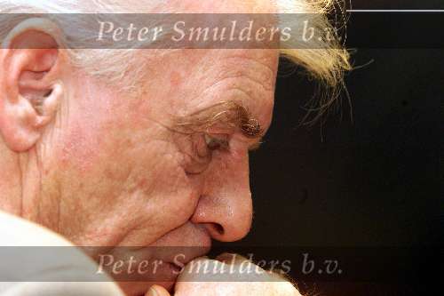 AMSTERDAM 3 december 2001
Leo Beenhakker