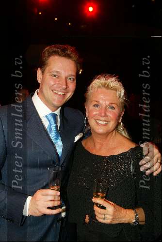 Den Bosch 2 december 2002
Premiere Tel uit je winst
Loekie Knol en Albert Verlinde