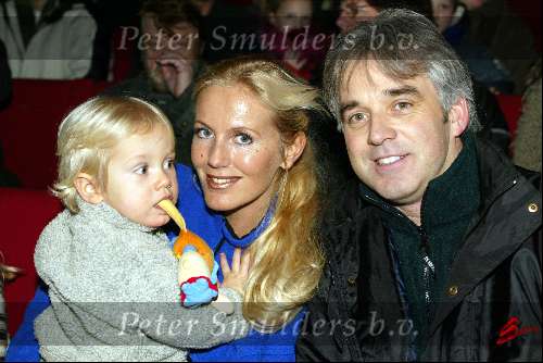 Kaatsheuvel 8 december 2002
Premiere wintershow in efteling.
Mandy Huydts met vriend en zoontje