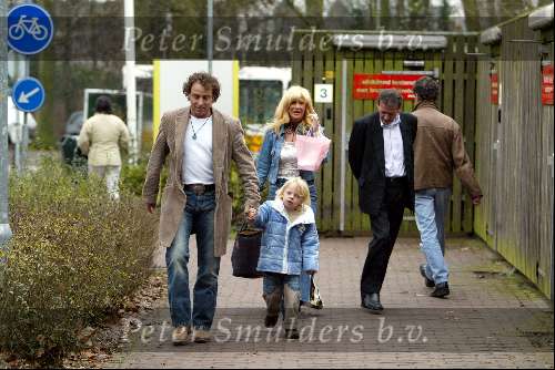Alkmaar 5 december 2002
Marco Borsato en Luca en Mary Borsato op weg naar het ziekenhuis